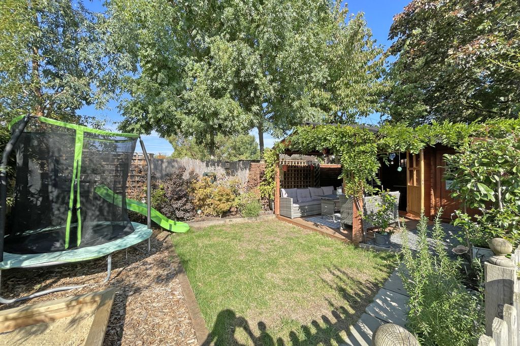 Property photo 2 of 25