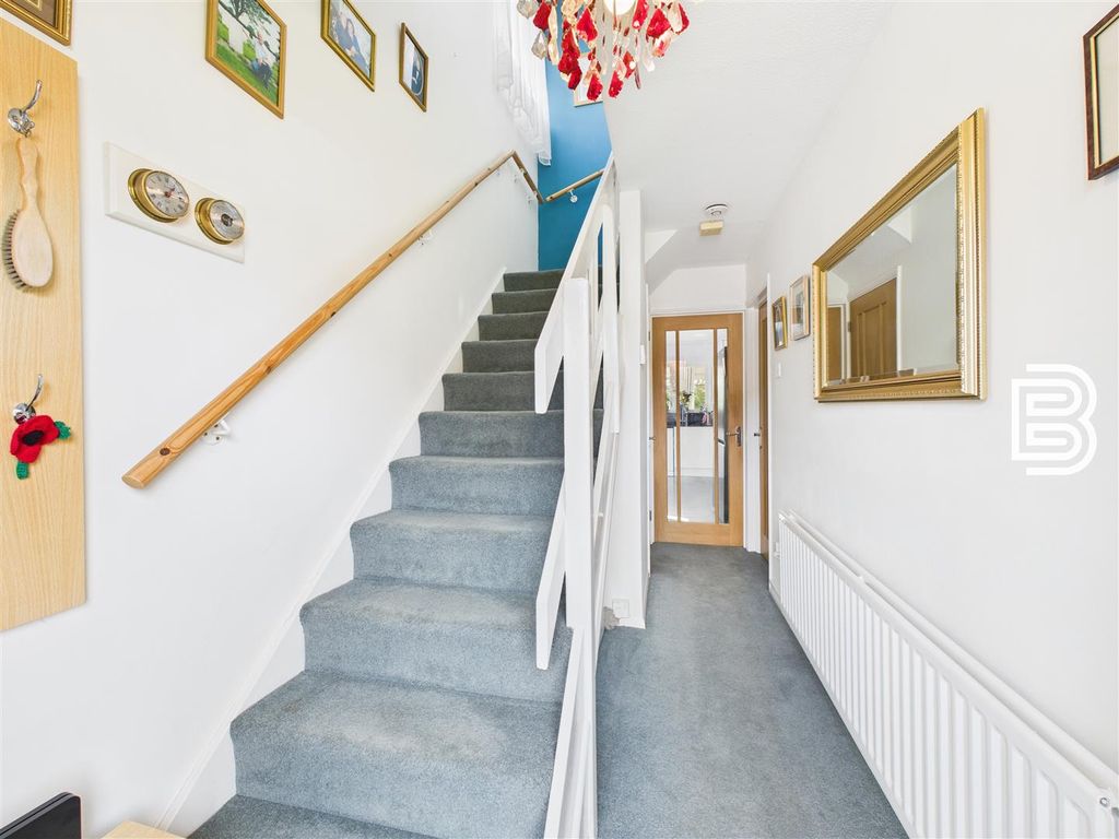 Property photo 3 of 19 Entrance Hall.Jpg