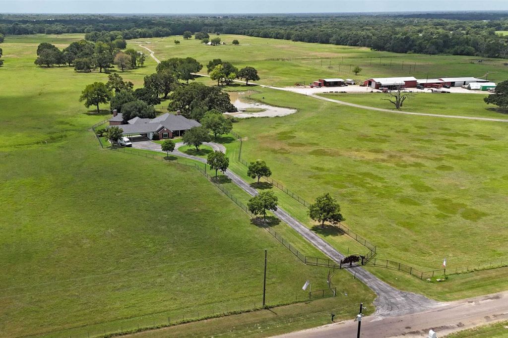 Property photo 1 of 31