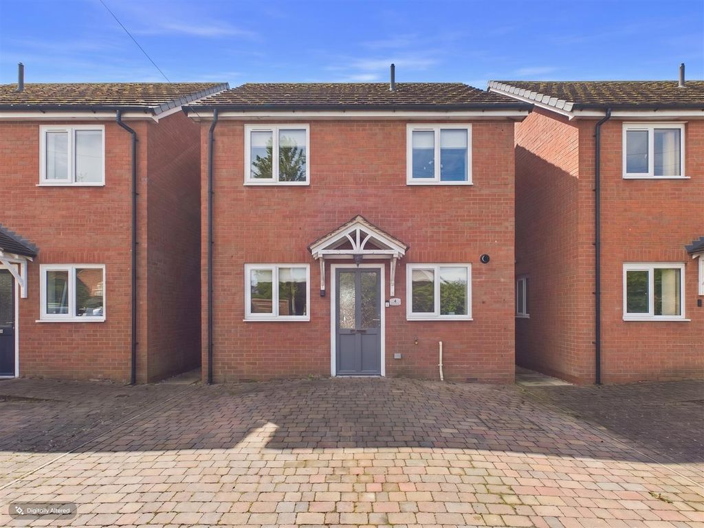Property photo 2 of 18 Farman Road, Henhurst Ridge (1).Jpg