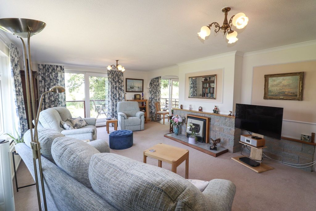 Property photo 3 of 34