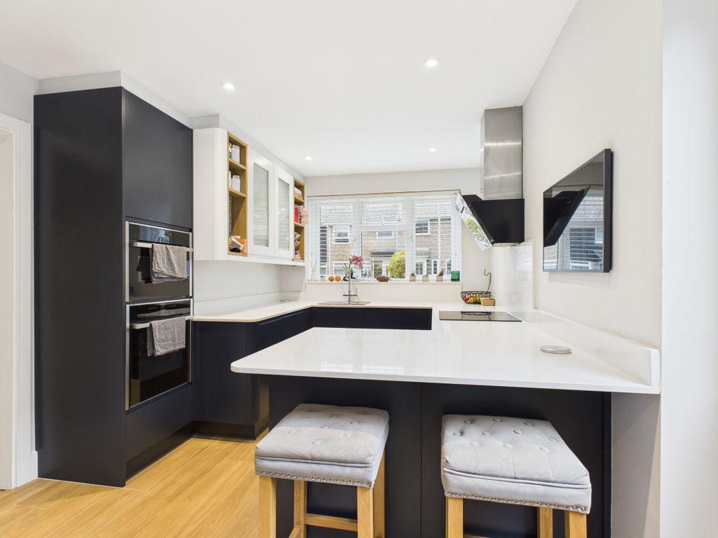 Property photo 2 of 13 Cam01984G0-Pr0527-Still009