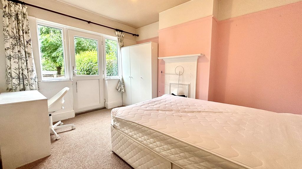 Property photo 2 of 7 Bedroom 1