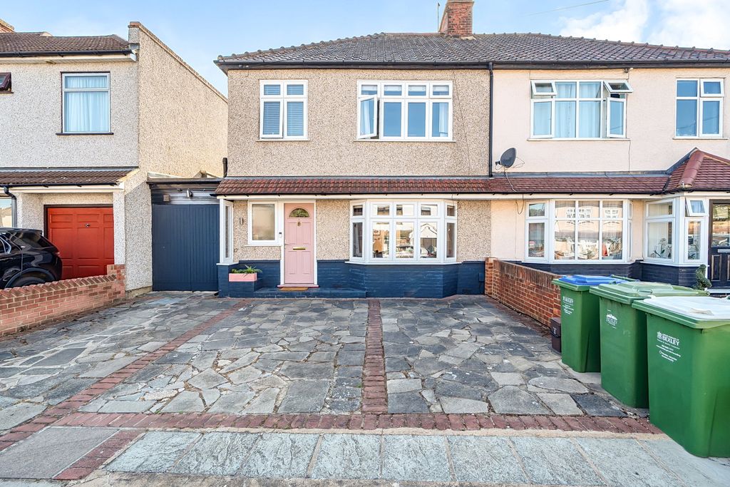 Property photo 3 of 23