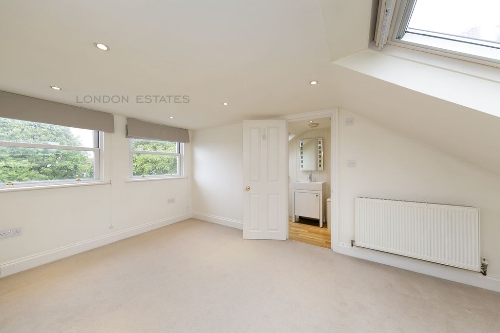 Property photo 3 of 11 Photo 10