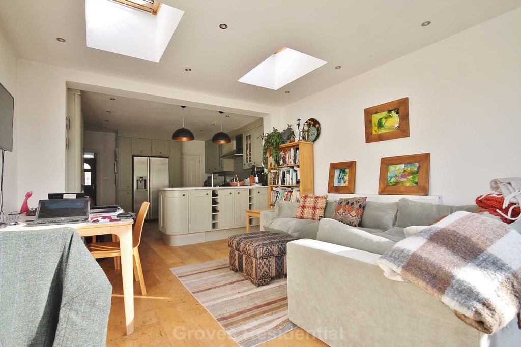 Property photo 3 of 17