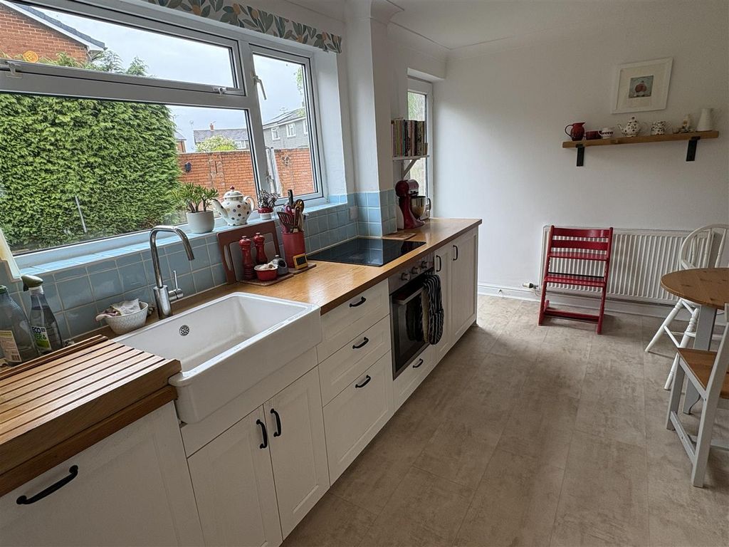 Property photo 2 of 17 Kitchen/Breakfast Room