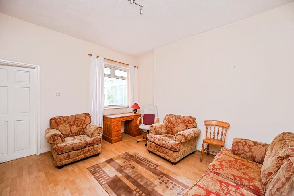 Property photo 2 of 16 Photo