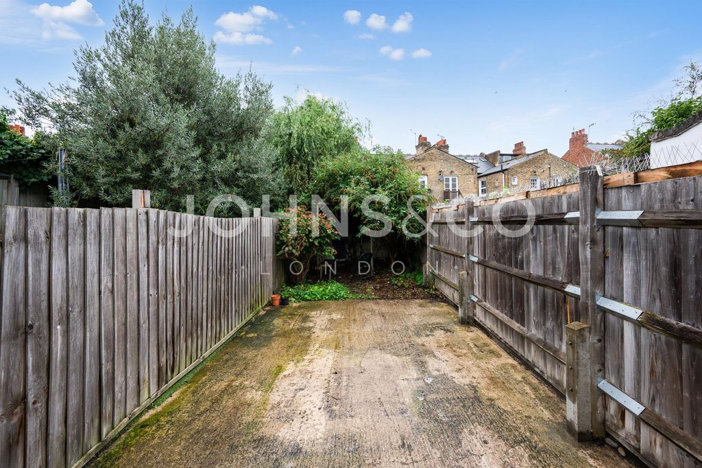 Property photo 3 of 8