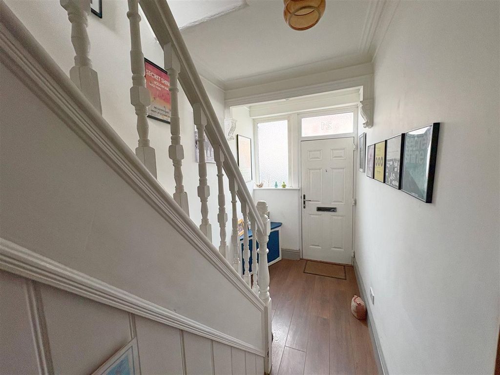 Property photo 3 of 23 Hallway.Jpg