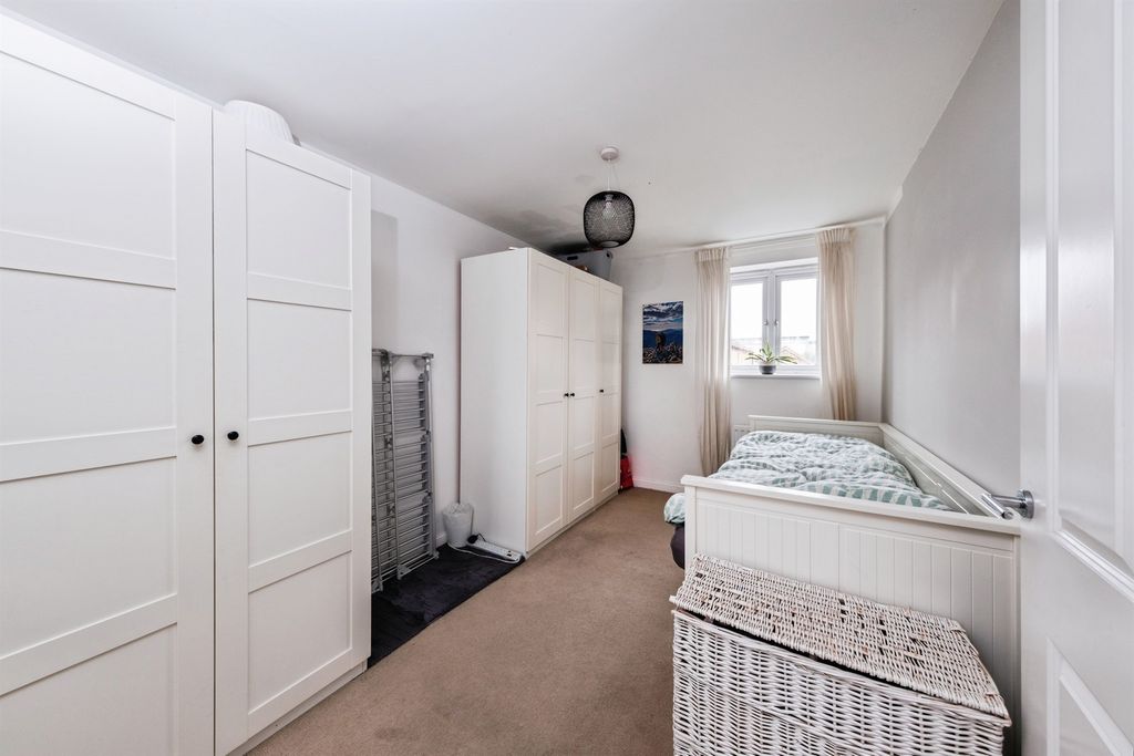 Additional image 8 of 2 bed flat for saleNeedlepin Way, Buckingham MK18