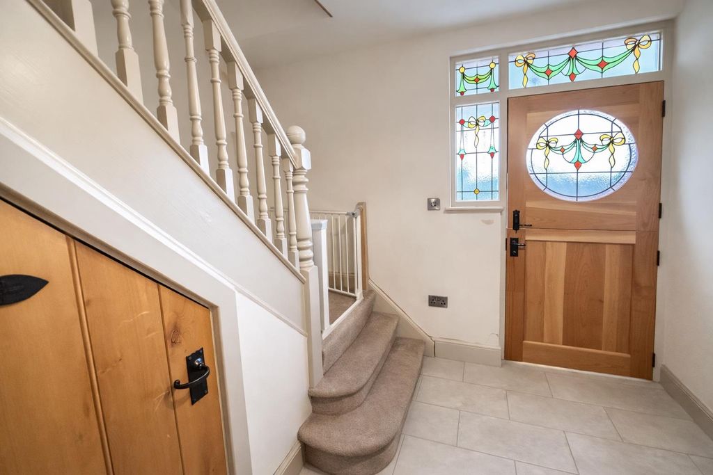 Property photo 3 of 36 Feature Oak Stable Door