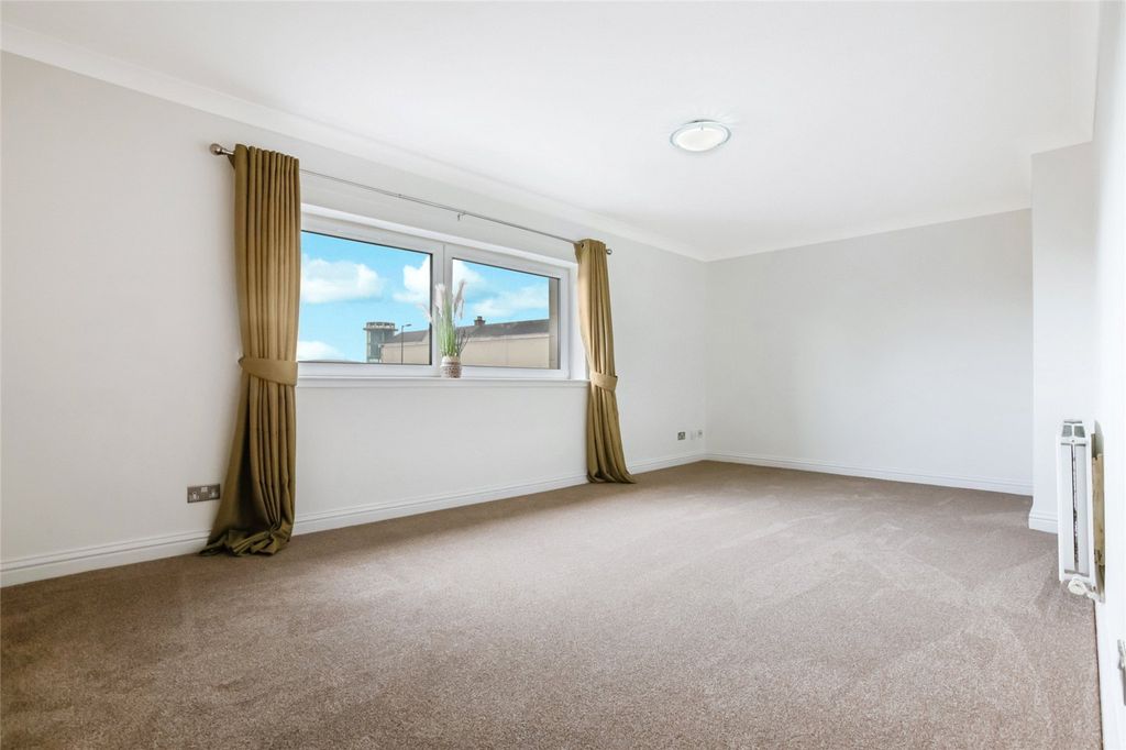 Property photo 2 of 21 Picture No. 03