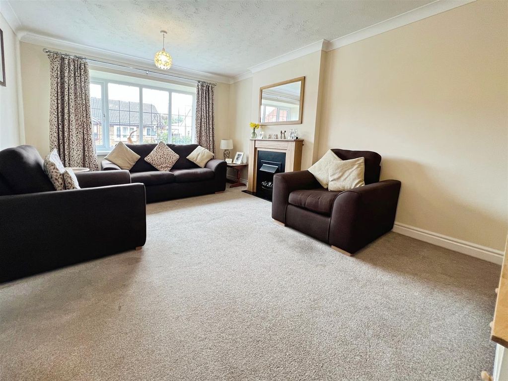 Property photo 2 of 21 Lounge