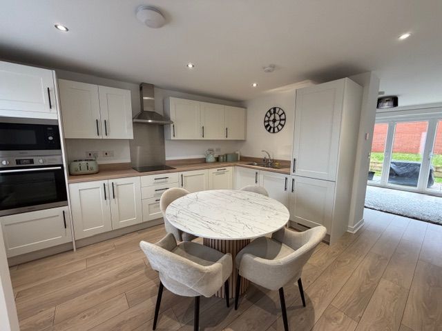 Property photo 2 of 19 Photograph 3