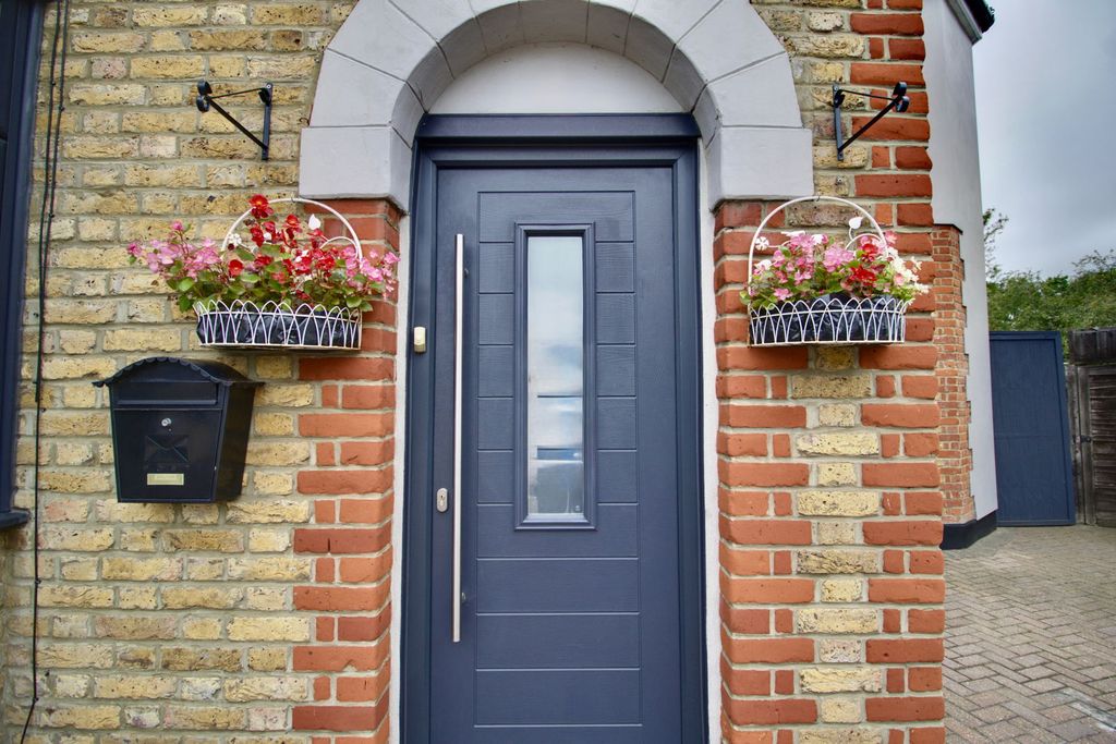 Property photo 2 of 33