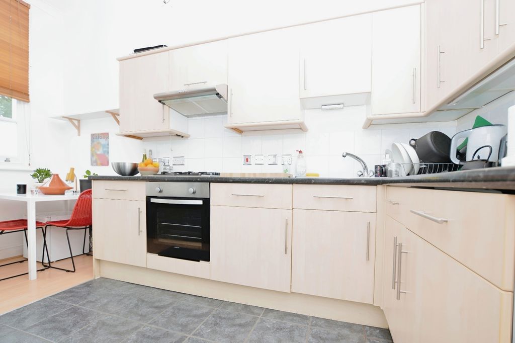 Property photo 3 of 6 Kitchen