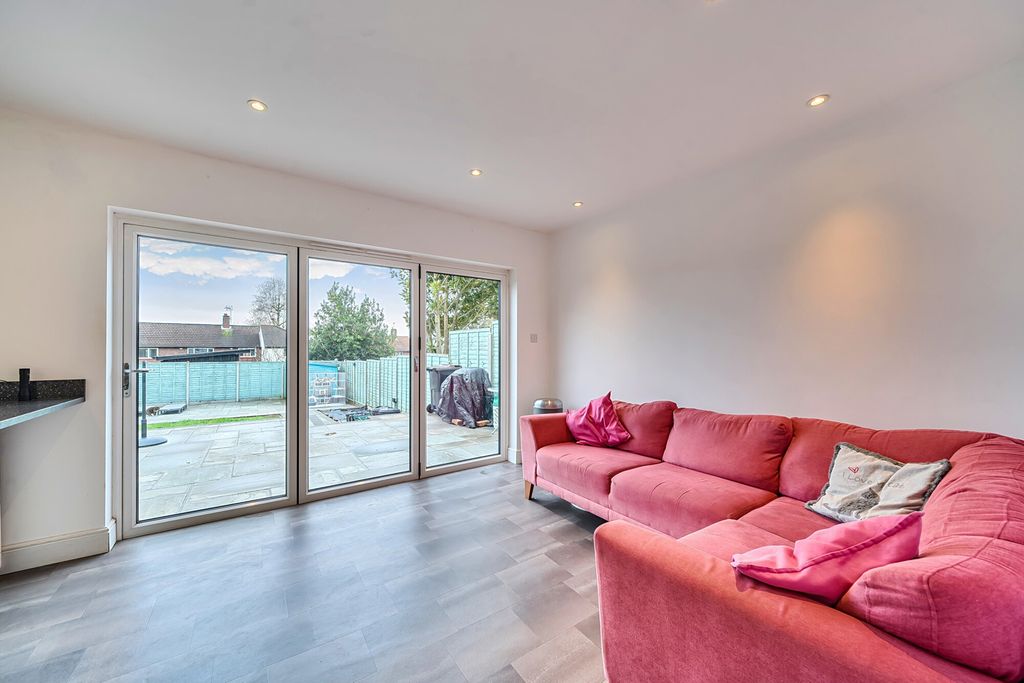 Property photo 3 of 20 Reception