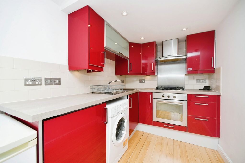 Property photo 3 of 10 Kitchen