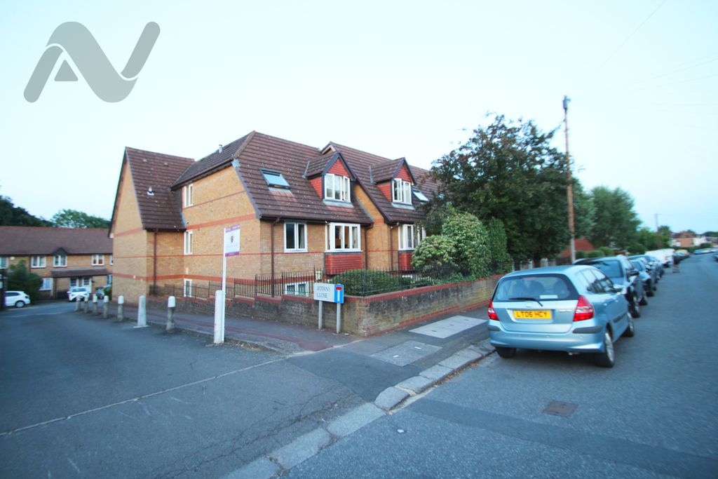 Property photo 1 of 12