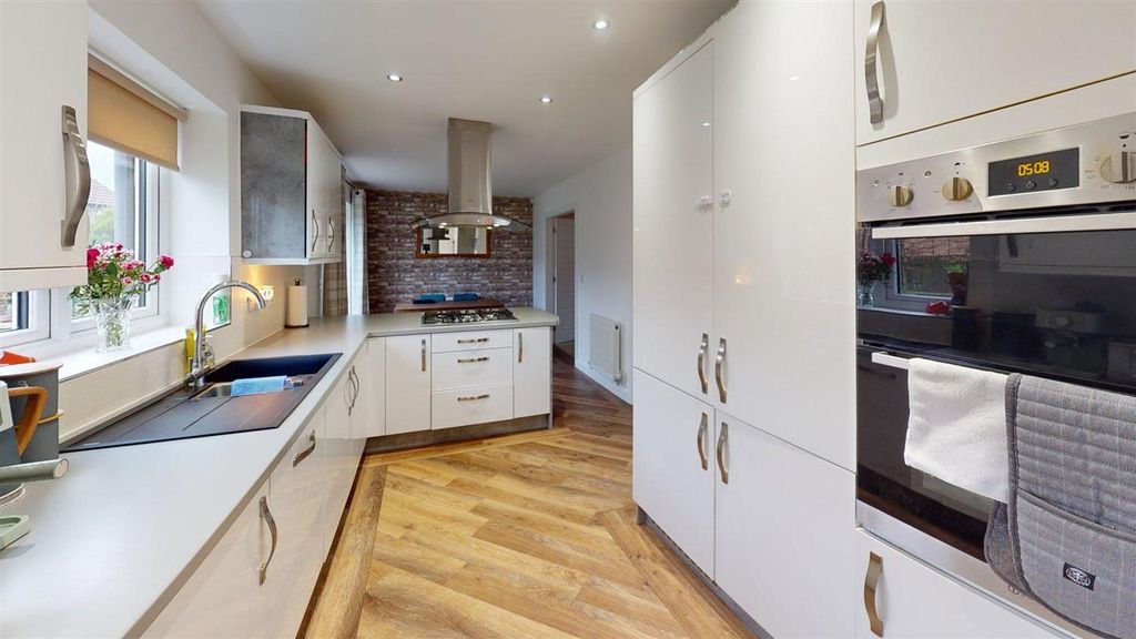 Property photo 2 of 19 Kitchen