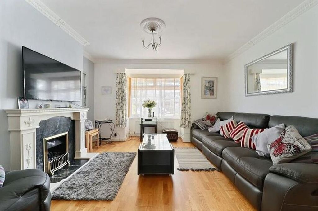 Property photo 2 of 19