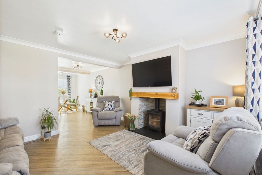 Property photo 2 of 35