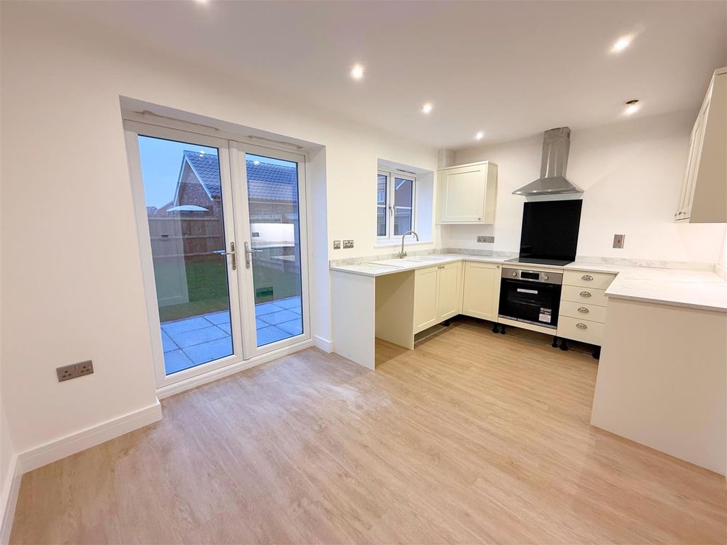 Property photo 3 of 12 Kitchen