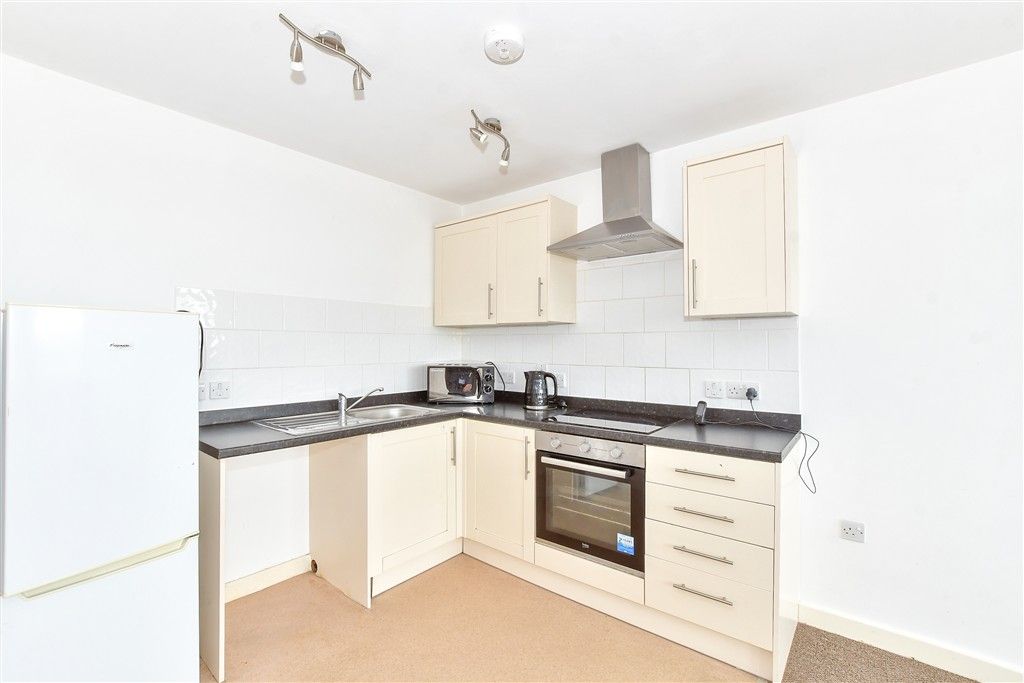 Property photo 3 of 8 Lounge/Kitchen