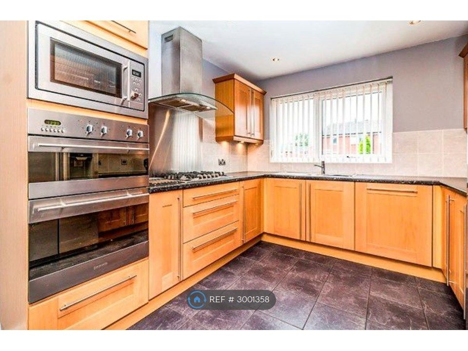 Property photo 3 of 6 Kitchen