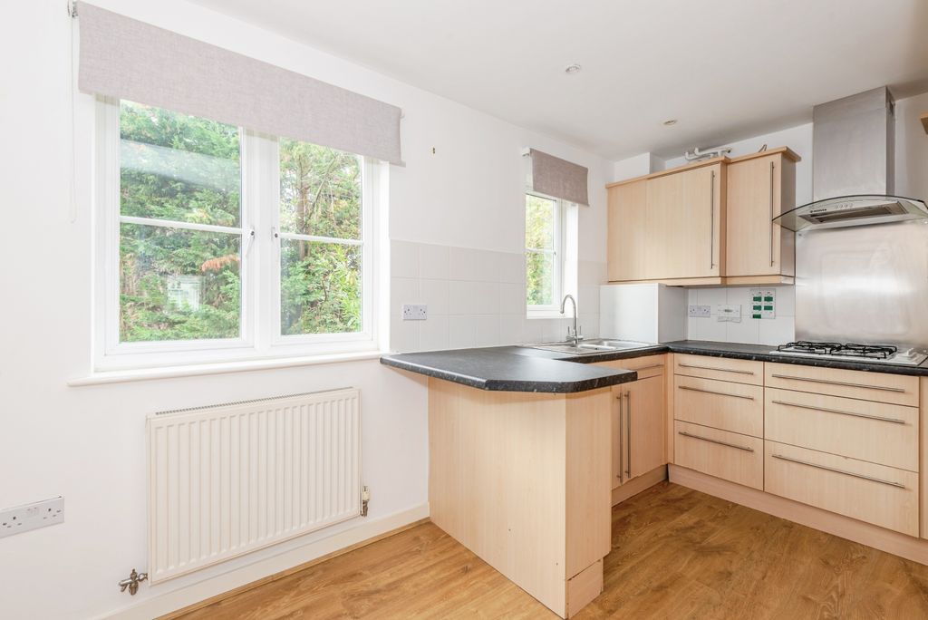 Property photo 3 of 19 Kitchen