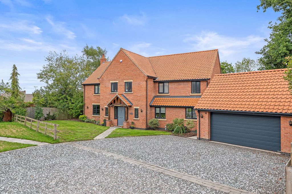 Property photo 1 of 52