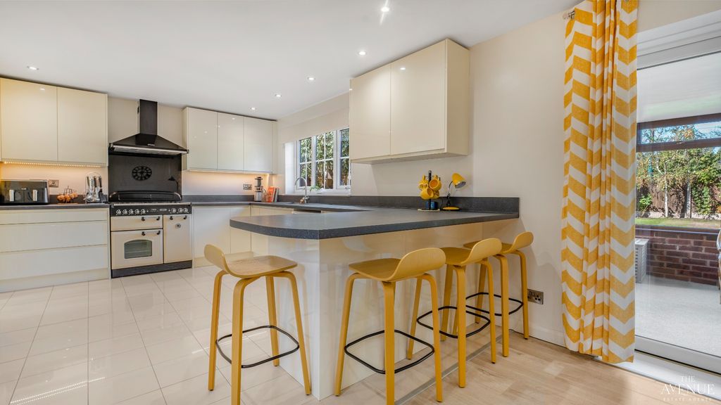 Property photo 3 of 41 5535035