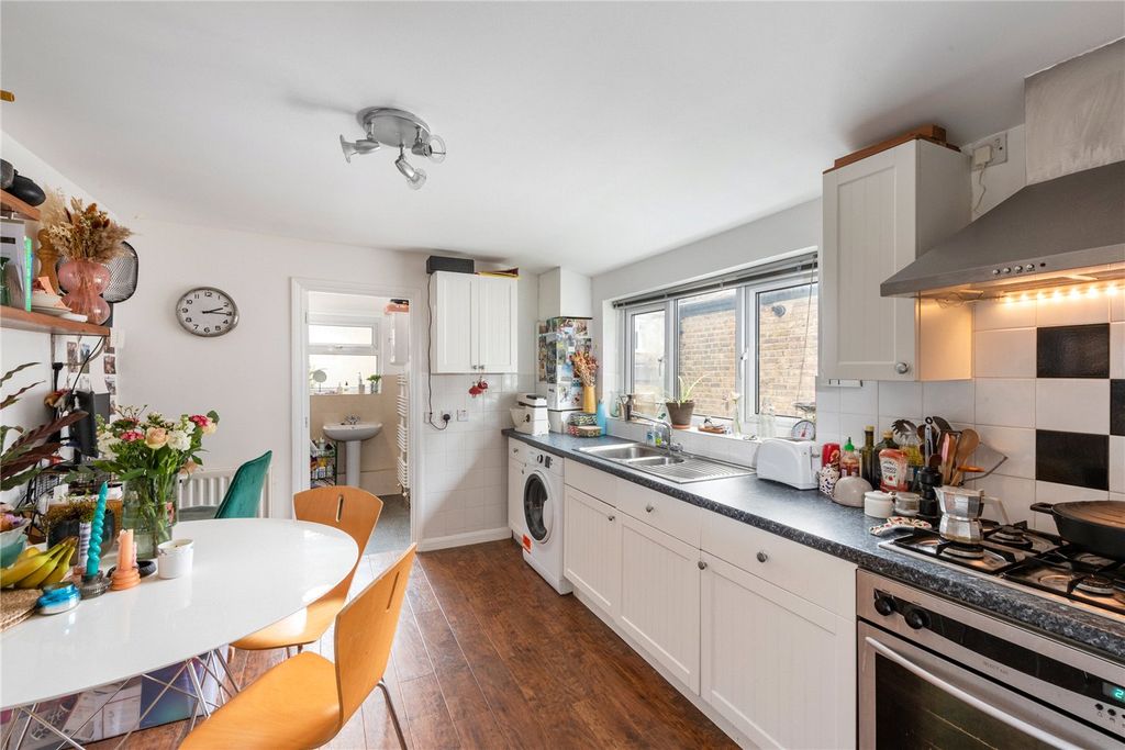 Property photo 2 of 7 Eat-In Kitchen