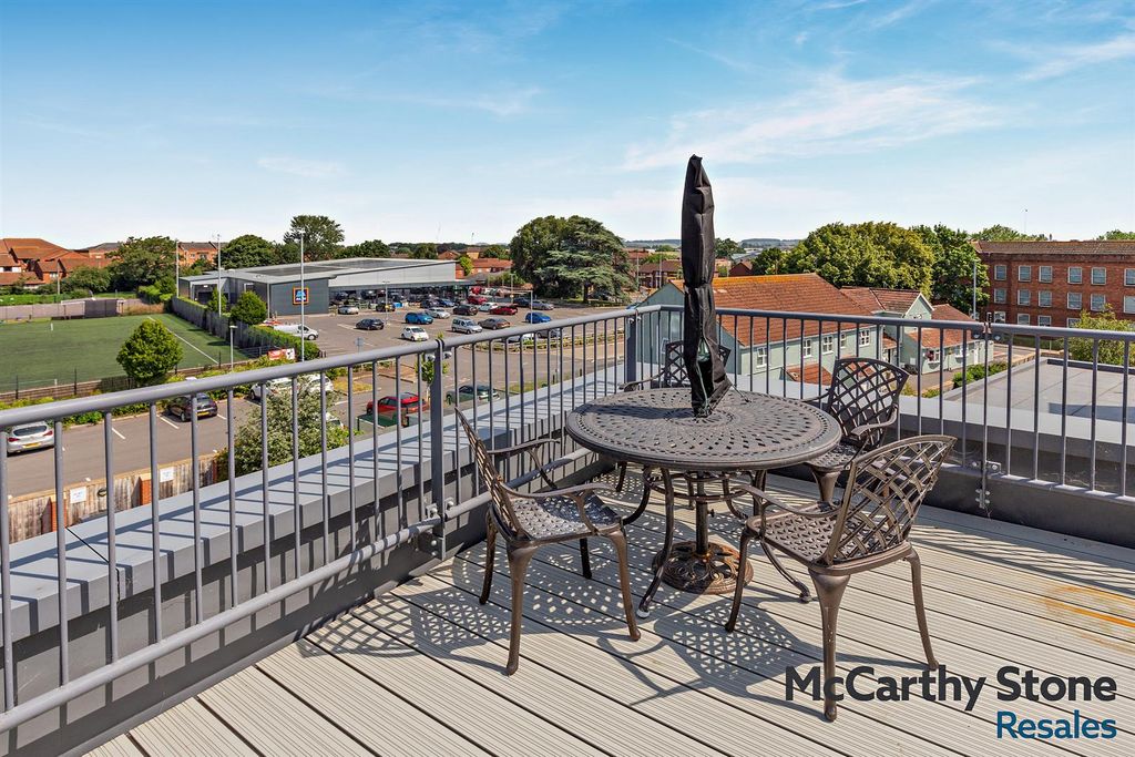 Property photo 3 of 19 Balcony