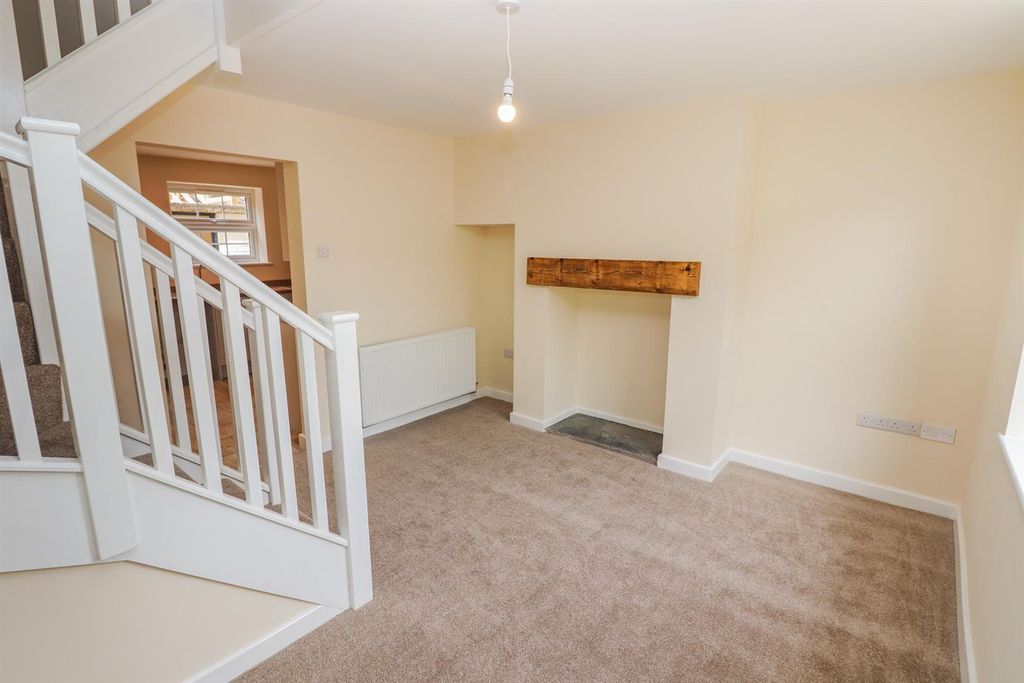 Property photo 3 of 15 Lounge