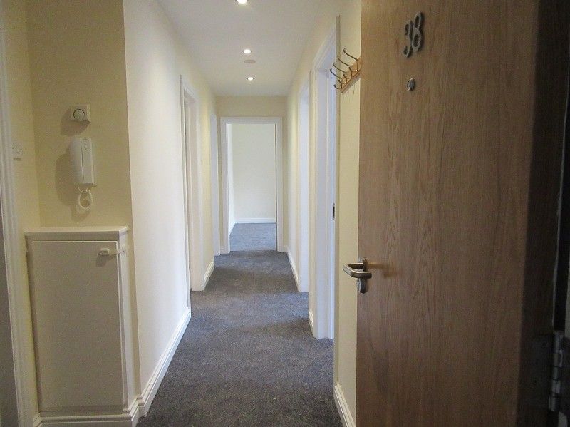 Property photo 2 of 9 Hallway