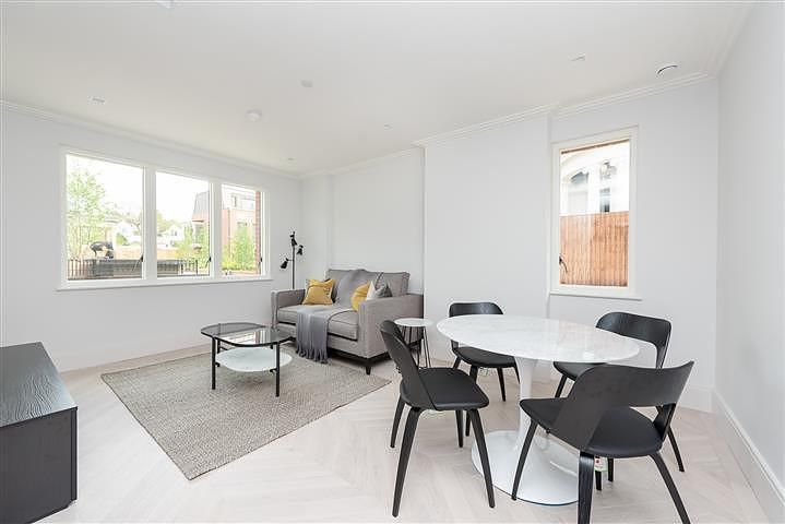 Property photo 1 of 11 Living