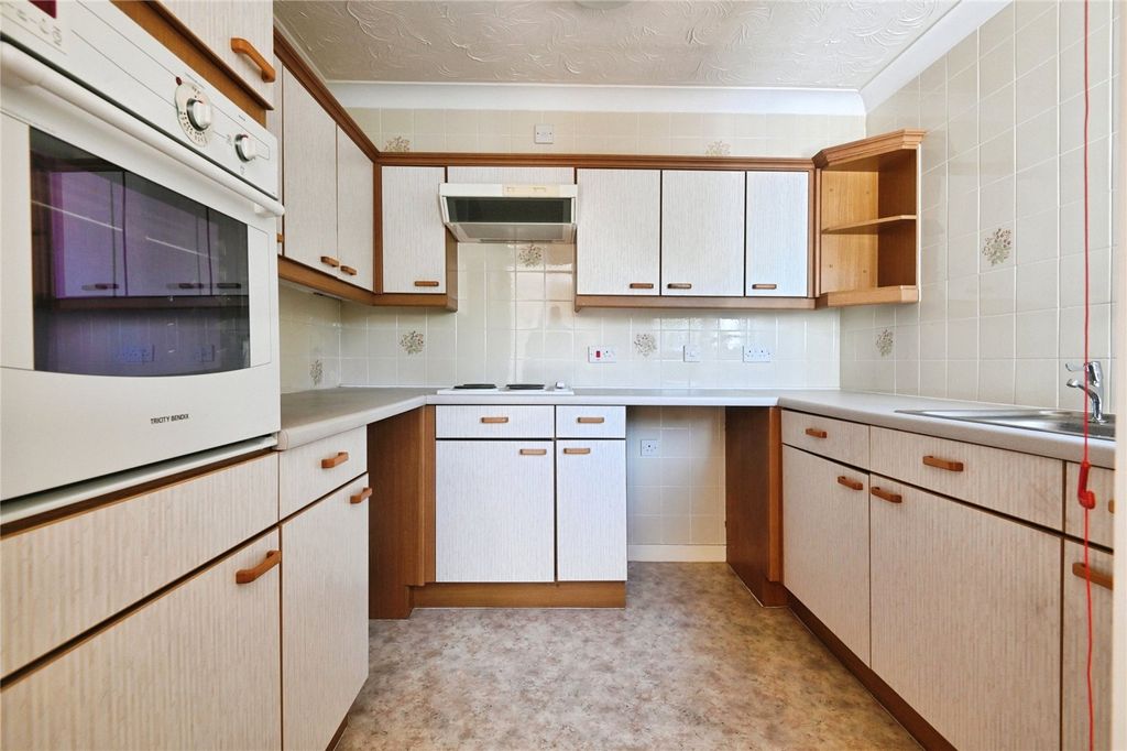 Property photo 3 of 20 Kitchen