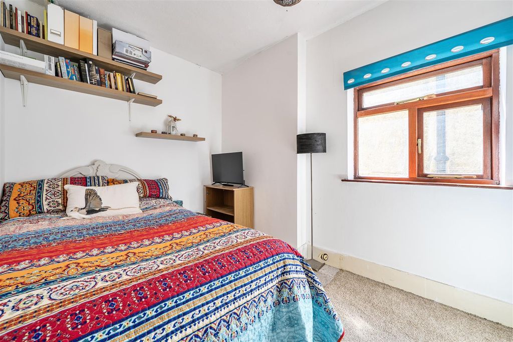 Additional image 16 of 5 bed semi-detached house for saleTonbridge Road, Maidstone ME16