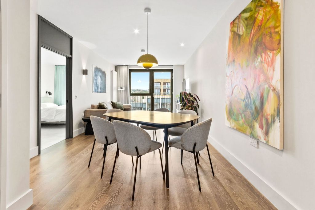 Property photo 3 of 28