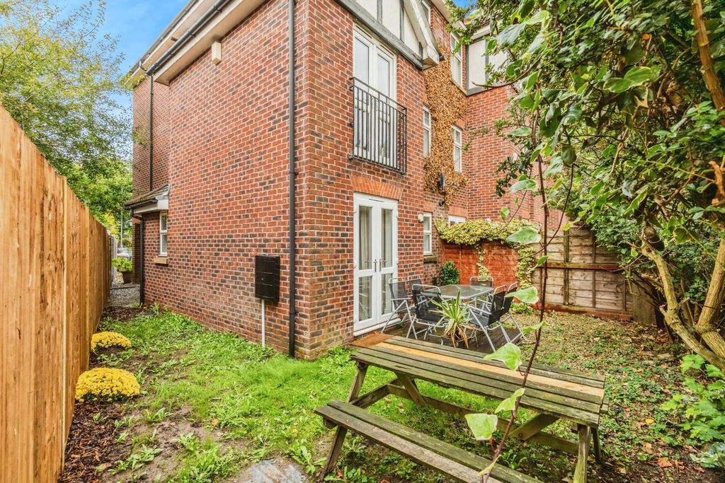 Property photo 2 of 17 Garden