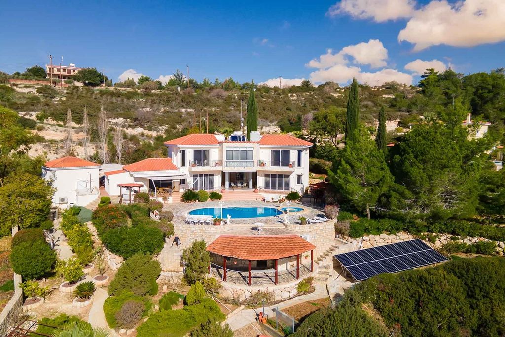 Property photo 2 of 28