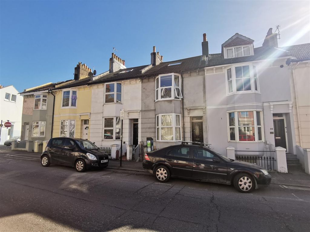 Property photo 1 of 5