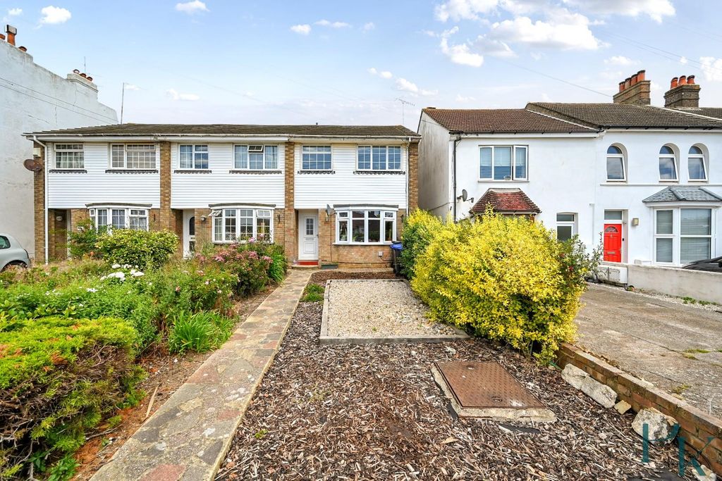 Property photo 1 of 17 90-Cross-Road-Southwick-Bn42 (1).Jpg