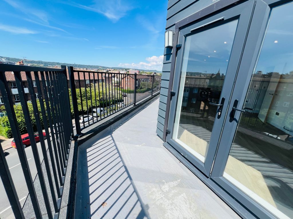 Property photo 3 of 9 Balcony