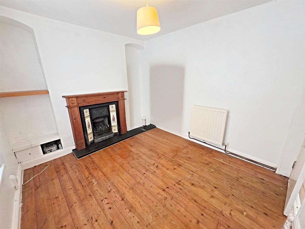 Property photo 2 of 14 Lounge