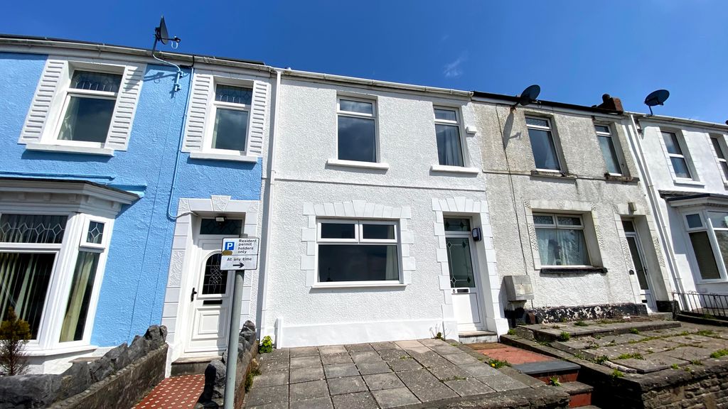 Property photo 1 of 8