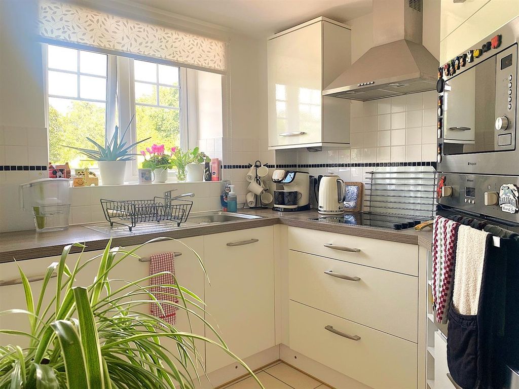 Property photo 2 of 13 15 Hilborough House - Kitchen1.Jpg