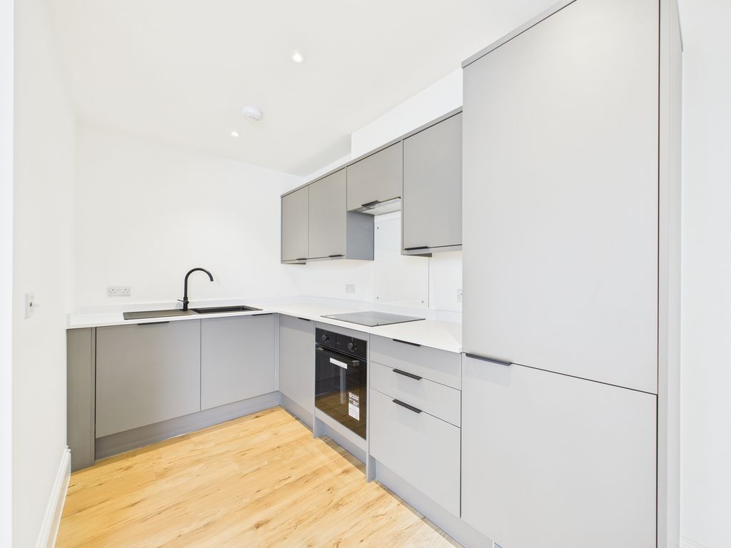 Property photo 2 of 8 Cam03519G0-Pr0389-Still005